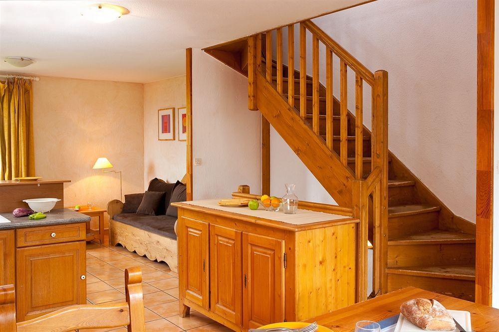 Madame Vacances Appartements Et Chalets La Fontaine Du Roi La Chal Bagian luar foto
