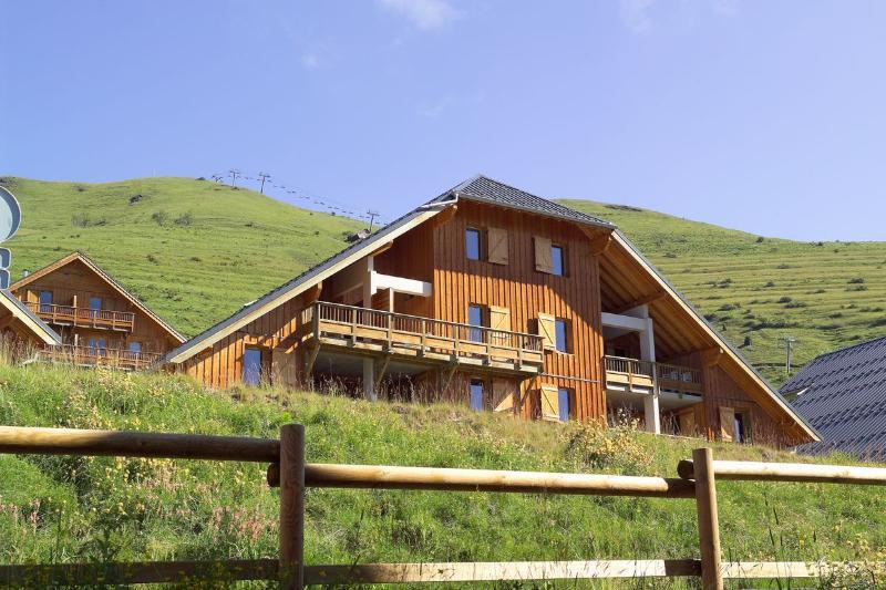 Madame Vacances Appartements Et Chalets La Fontaine Du Roi La Chal Bagian luar foto