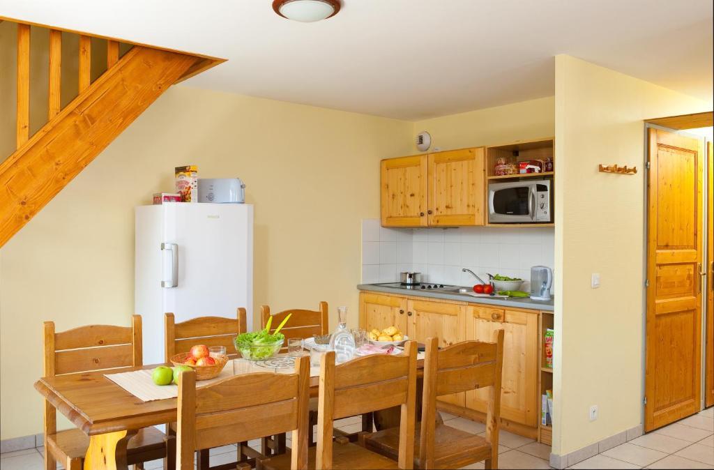 Madame Vacances Appartements Et Chalets La Fontaine Du Roi La Chal Ruang foto