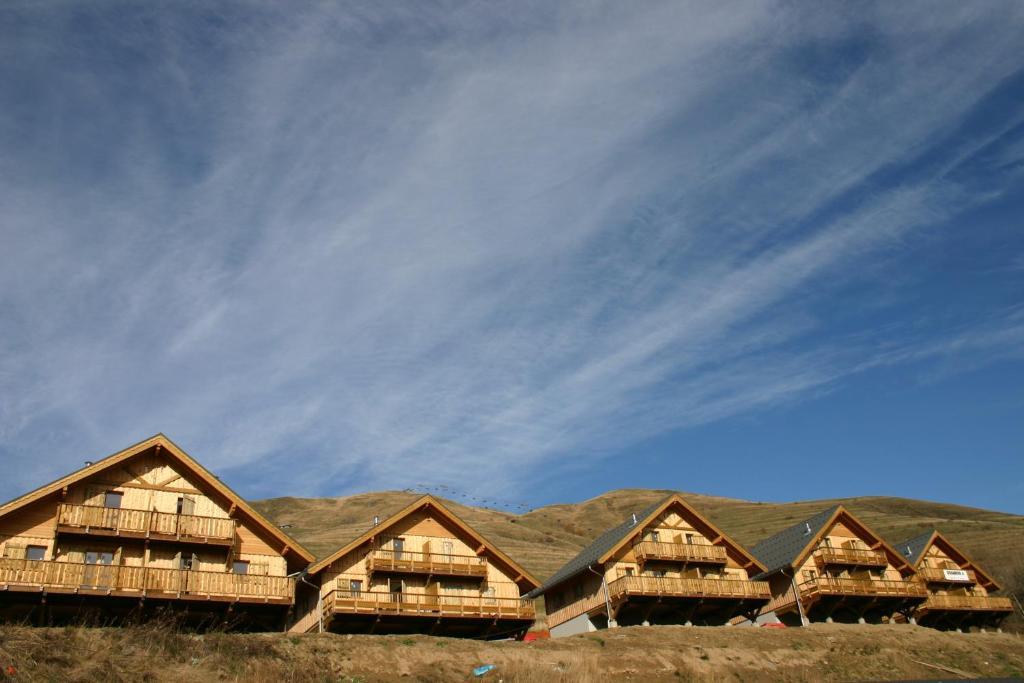 Madame Vacances Appartements Et Chalets La Fontaine Du Roi La Chal Bagian luar foto